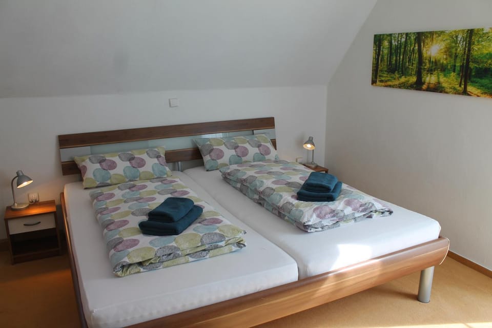 Bed, Photo of the whole room