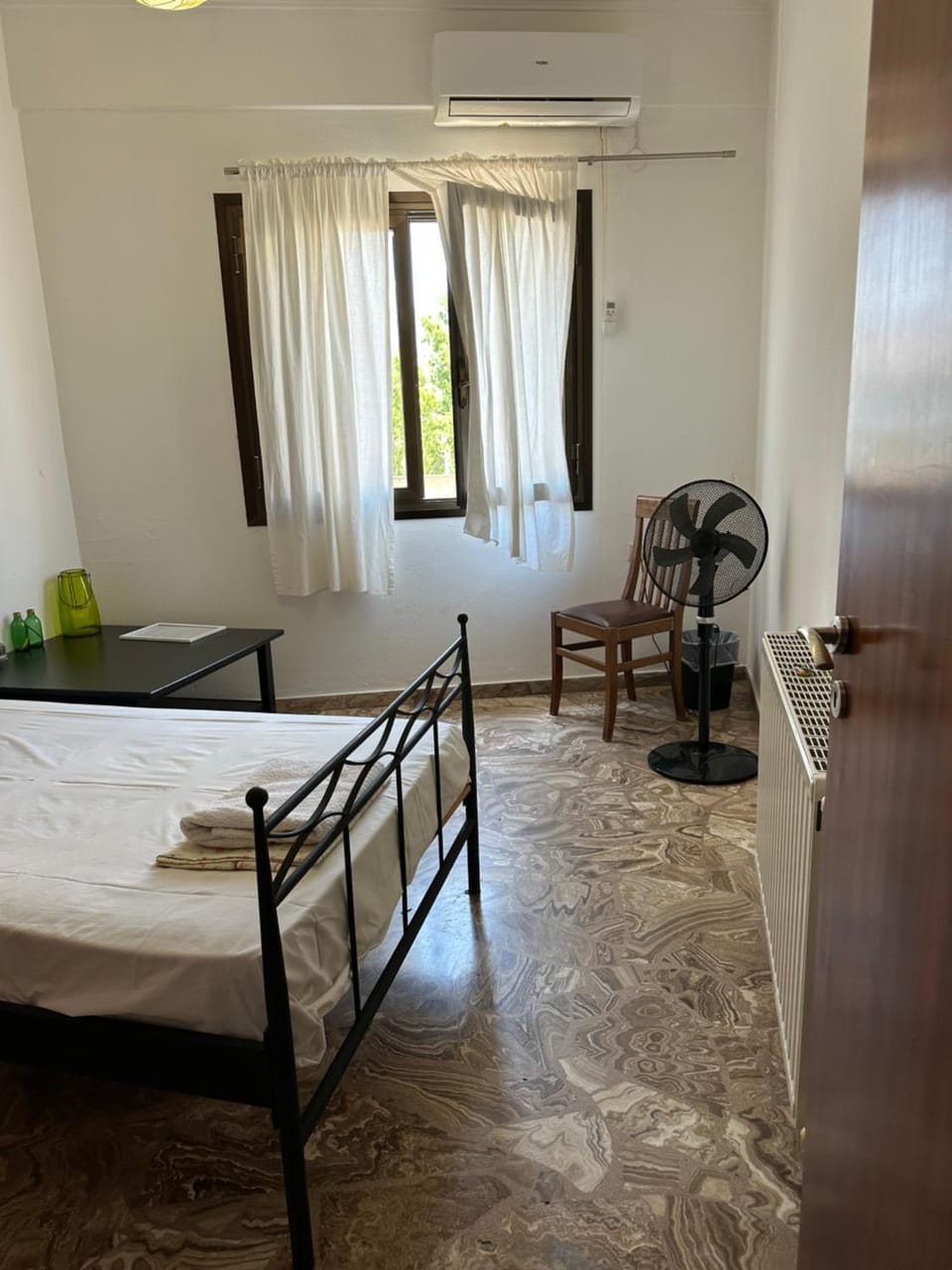Bedroom, air conditioner