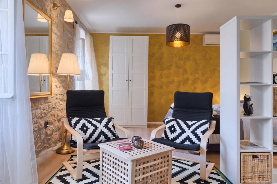 Spring, Winter, Summer, Living room, Autumn, Seasons