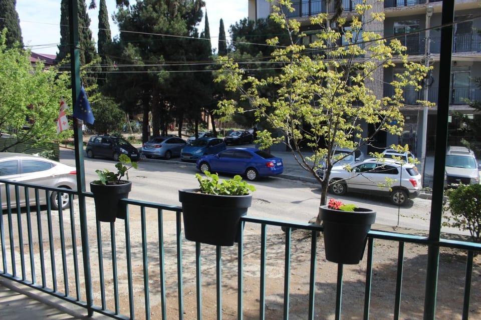 Street view, Location, Parking