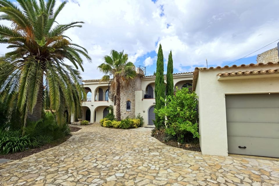 LEON INMO Villa Royal - 10500 Villa in Alt Empordà