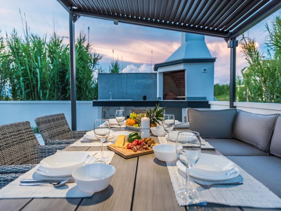 Patio, BBQ facilities, Garden, Balcony/Terrace