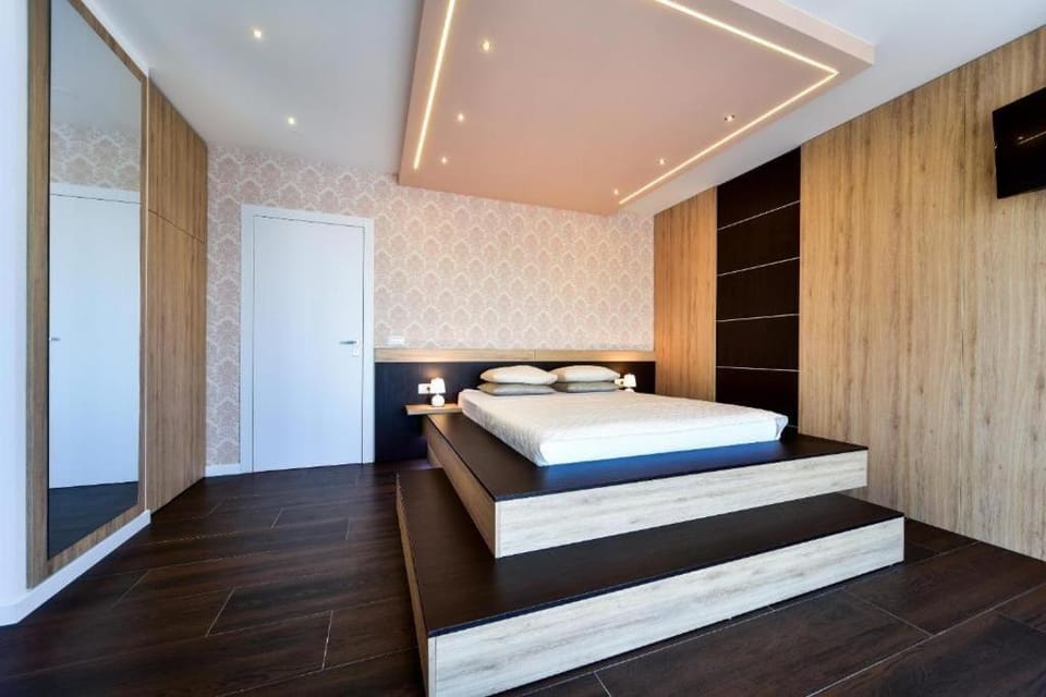 Bed, Bedroom