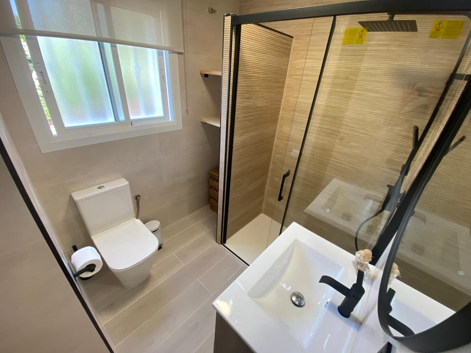 Shower, Toilet, Bathroom