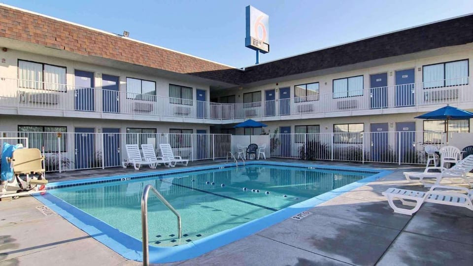 Pool view, Swimming pool