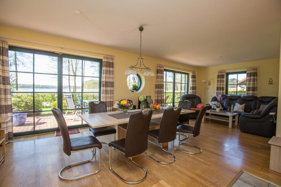 Ferienhaus Seeblick am Jabeler See mit Sauna House in Mecklenburgische Seenplatte