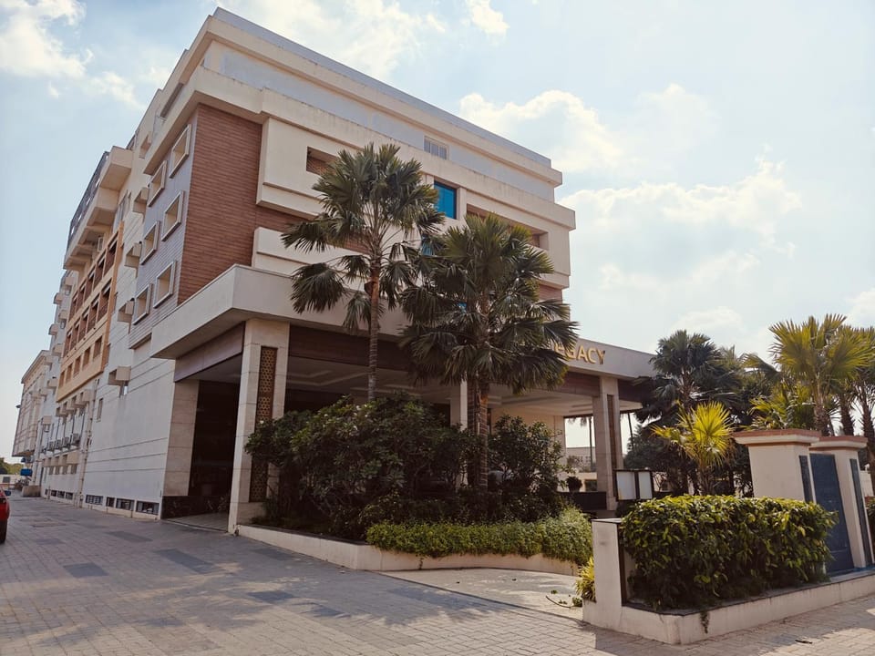 Property building, Facade/entrance, Day