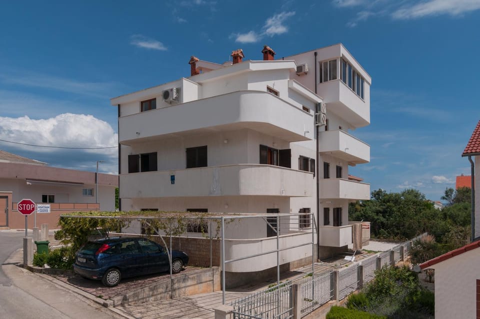 Property building, Facade/entrance
