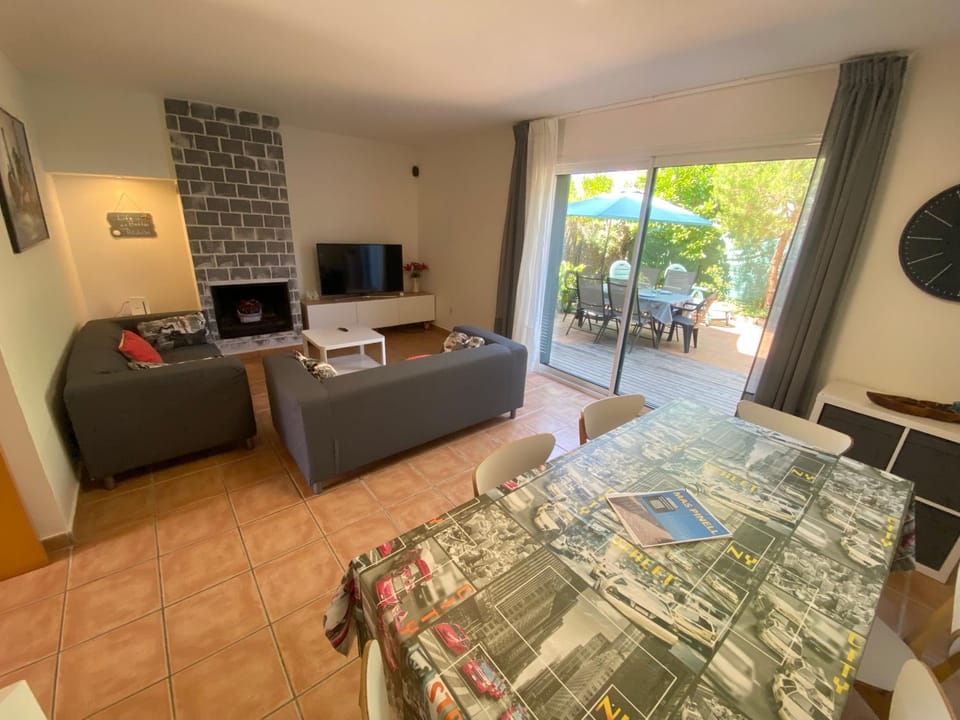 TV and multimedia, Living room, Dining area