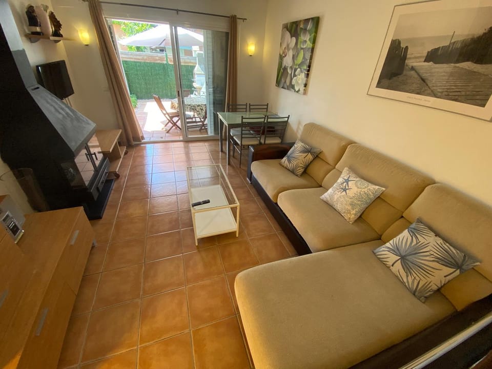 Communal lounge/ TV room, TV and multimedia, Living room, Seating area
