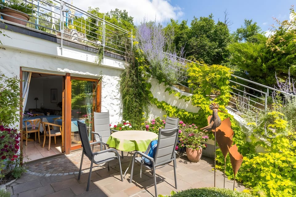 Property building, Balcony/Terrace, Living room