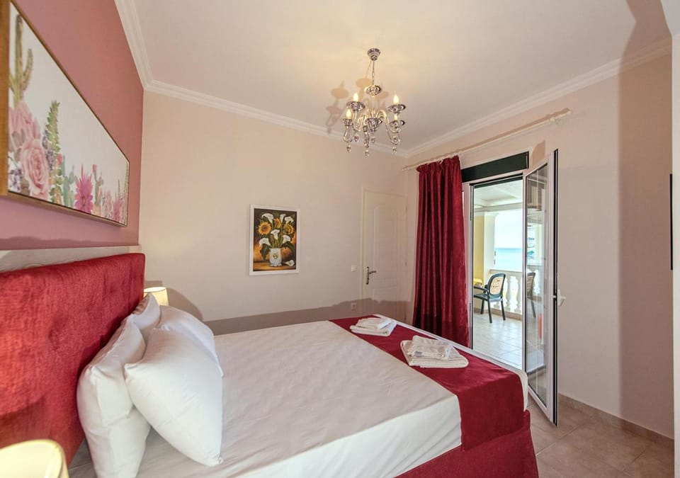 Photo of the whole room, Bedroom, Sea view