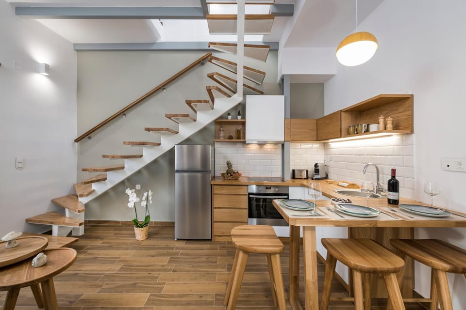 Kitchen or kitchenette, Dining area, stove