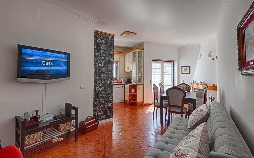 Communal lounge/ TV room, TV and multimedia, Living room