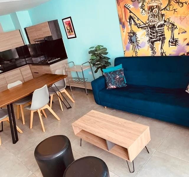 Kitchen or kitchenette, Living room, Seating area, Dining area