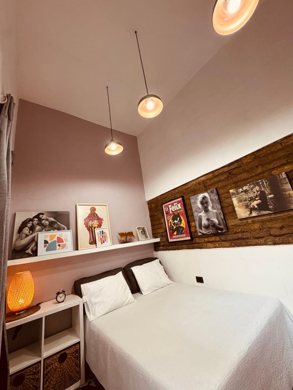 Bed, Photo of the whole room, Bedroom