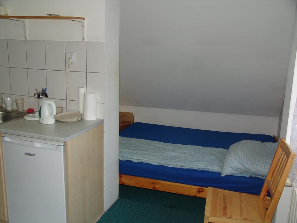 Bed, Kitchen or kitchenette