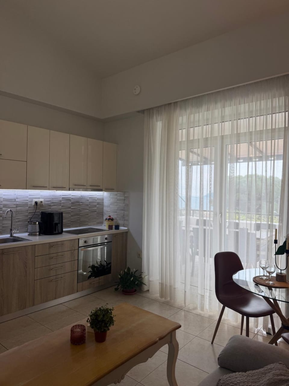 Kitchen or kitchenette, Living room, stove