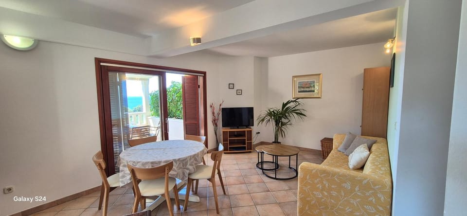 TV and multimedia, Living room, Seating area, Dining area, Sea view