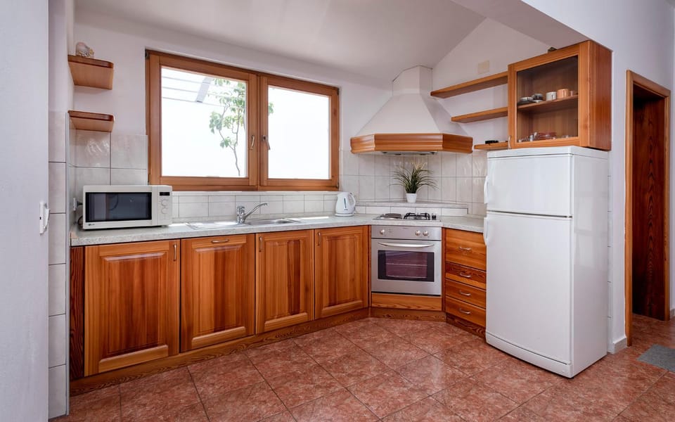 Garden view, Sea view, dishwasher, oven, stove, toaster, kitchen