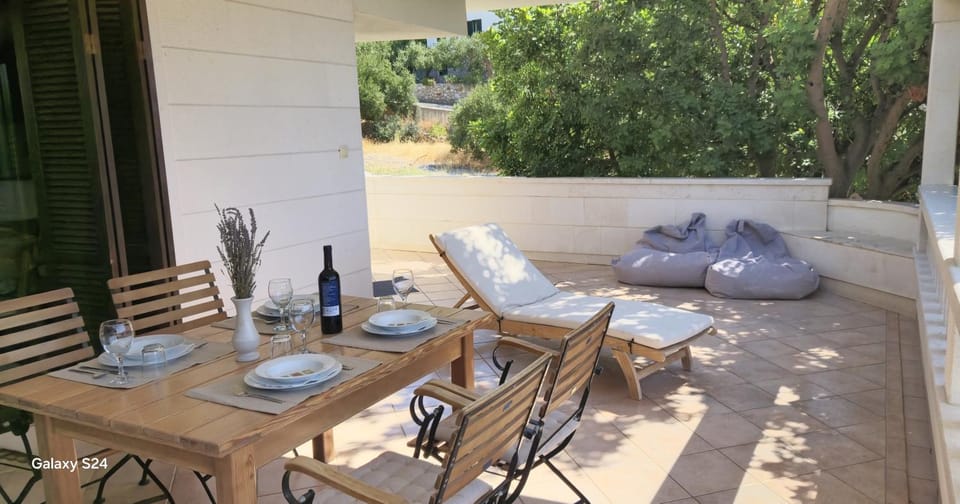 Patio, Day, Seating area