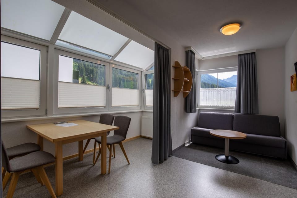 Dining area, kitchen