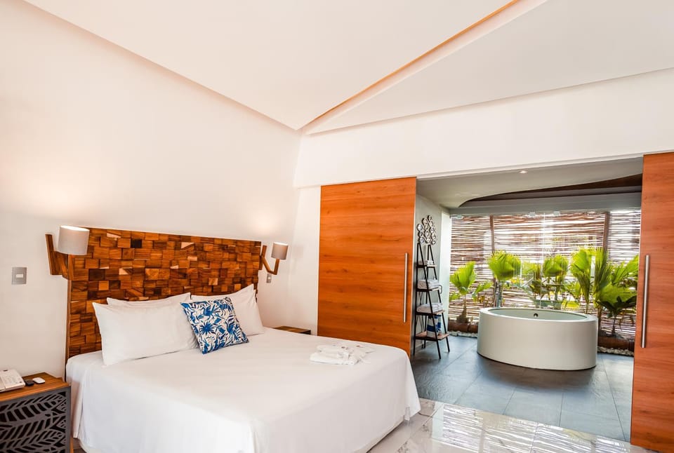 Hot Tub, Bedroom