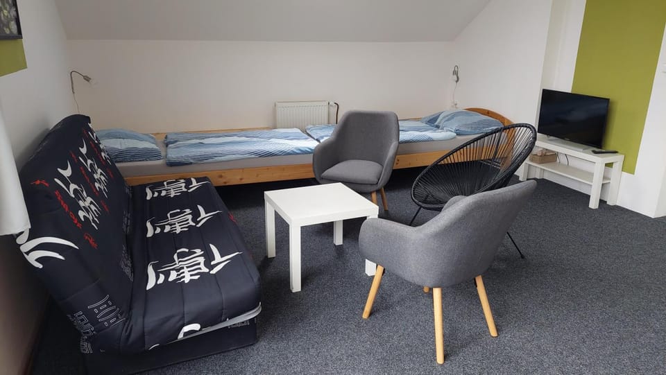 Bed, TV and multimedia, Living room, Seating area