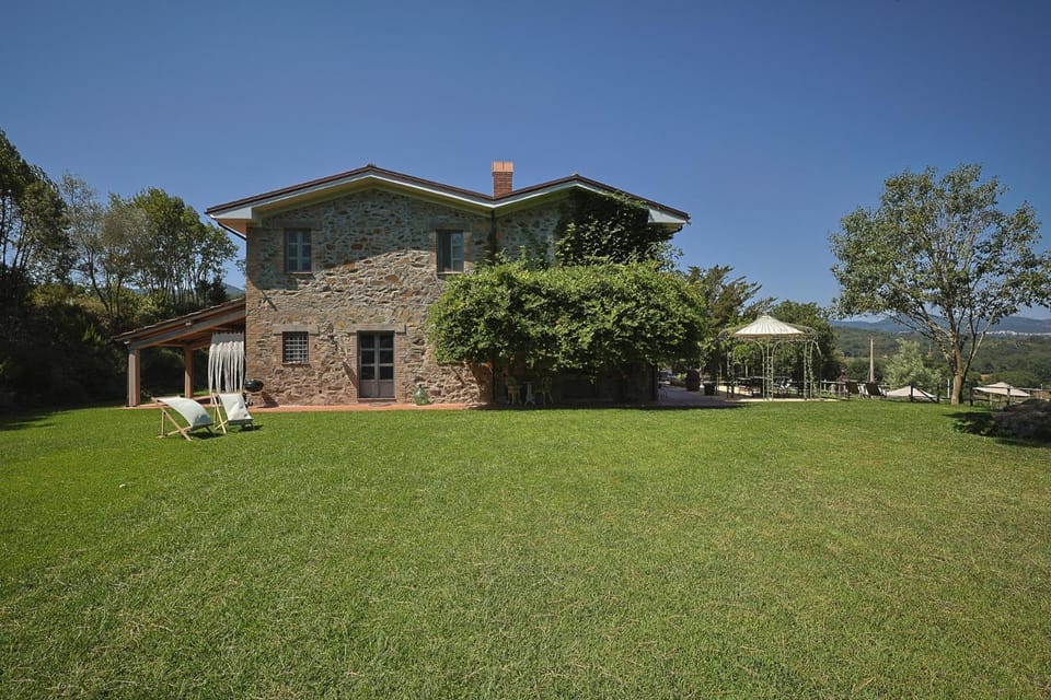 Property building, Day, Natural landscape, Garden, Garden view