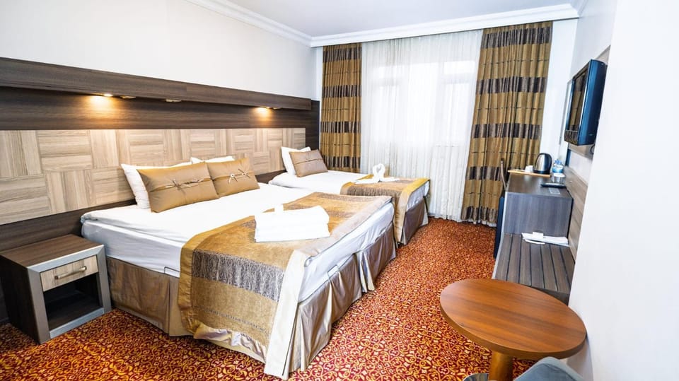 Bed, TV and multimedia, Bedroom, minibar, wardrobe