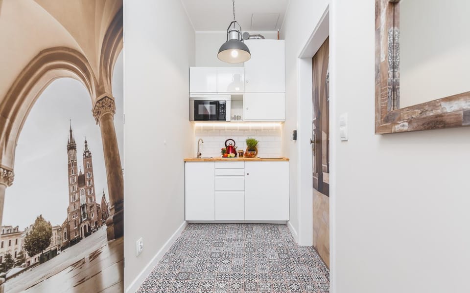 Coffee/tea facilities, Kitchen or kitchenette, Communal kitchen, microwave, stove