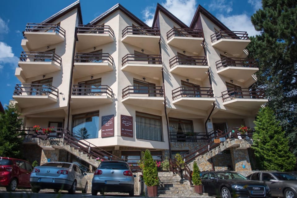 Property building, Facade/entrance