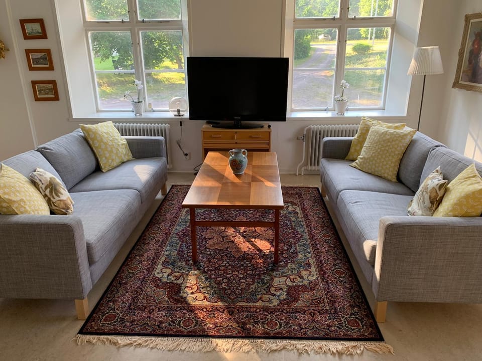 Communal lounge/ TV room