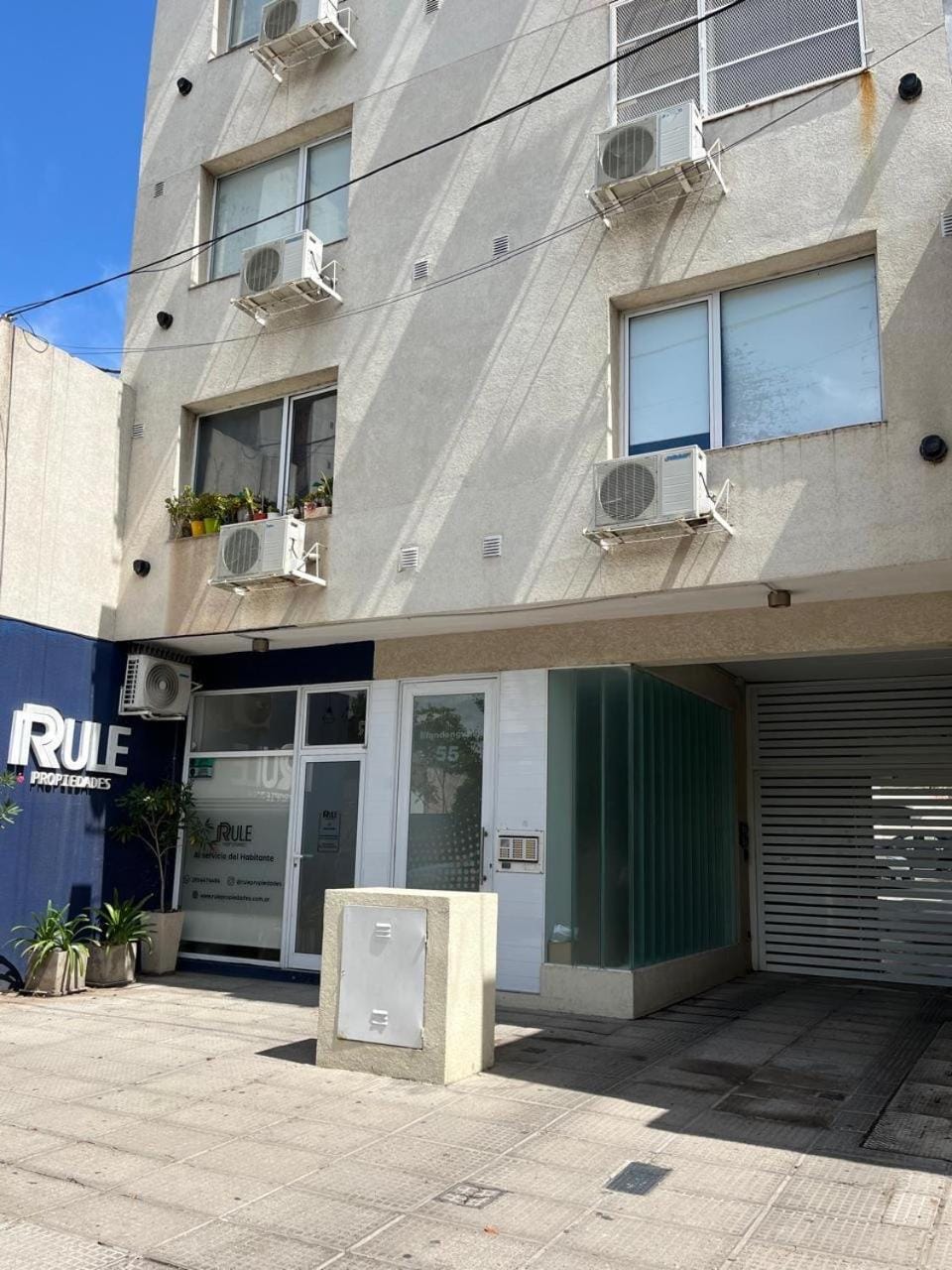 Facade/entrance