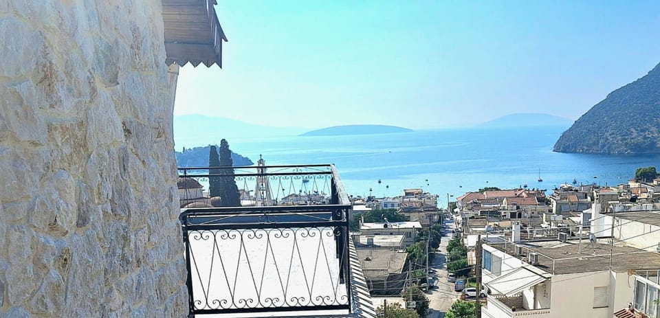 Salty Vibes -Tolo Apartment in Argolis, Greece