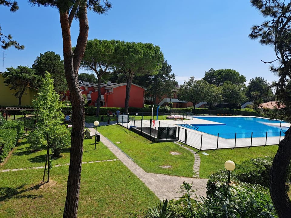 Garden, Swimming pool