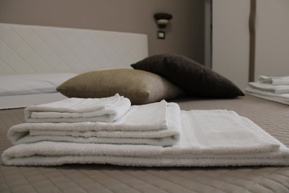 Bed, Photo of the whole room, Bedroom, towels