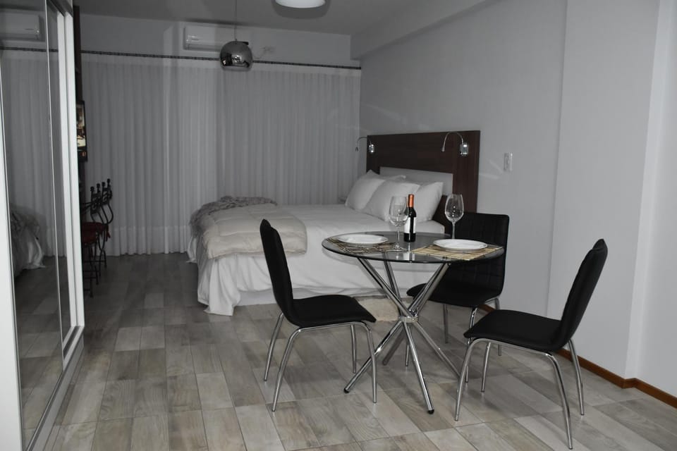 Photo of the whole room, Decorative detail