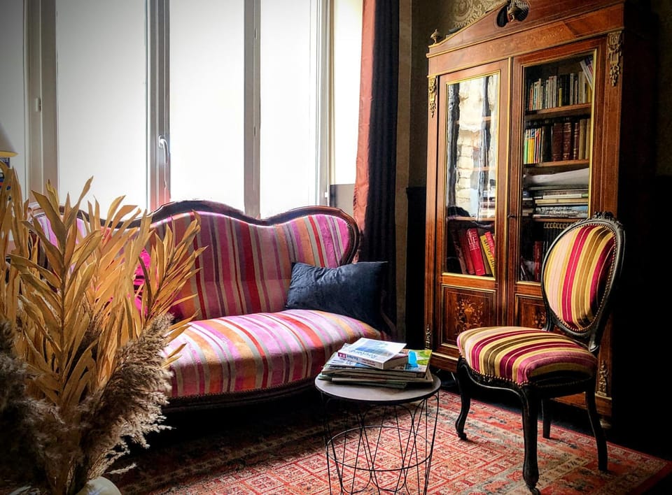 Library, Living room, Seating area