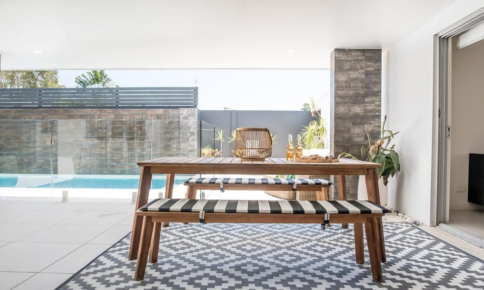 Patio, Dining area, Swimming pool