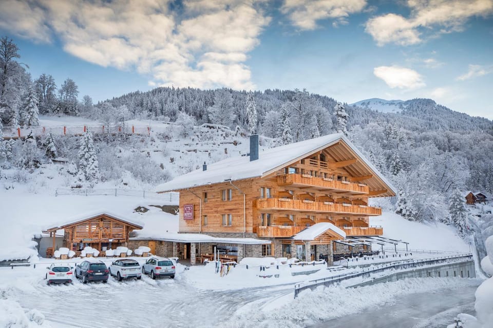 Property building, Day, Natural landscape, Winter, Mountain view, Parking