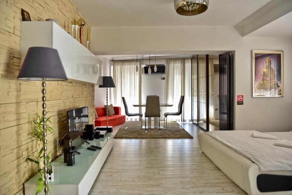 Photo of the whole room, Decorative detail, Seating area