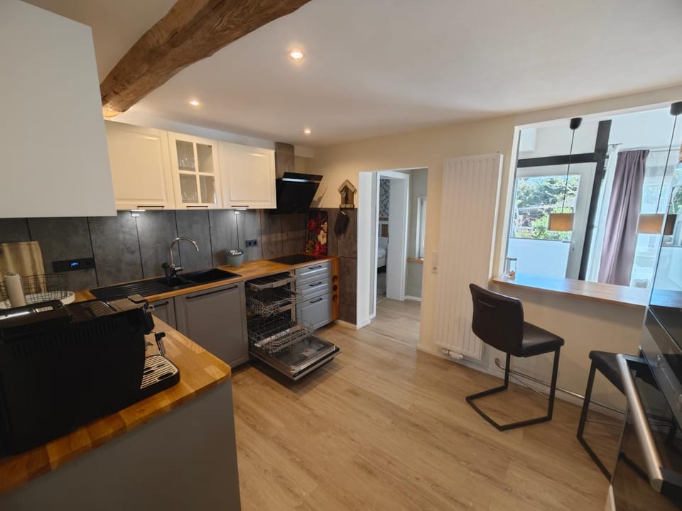 Kitchen or kitchenette, Dining area, dishwasher, stove
