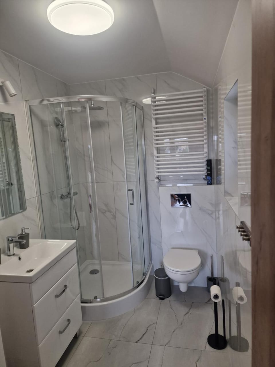 Shower, Toilet, Bathroom, towels