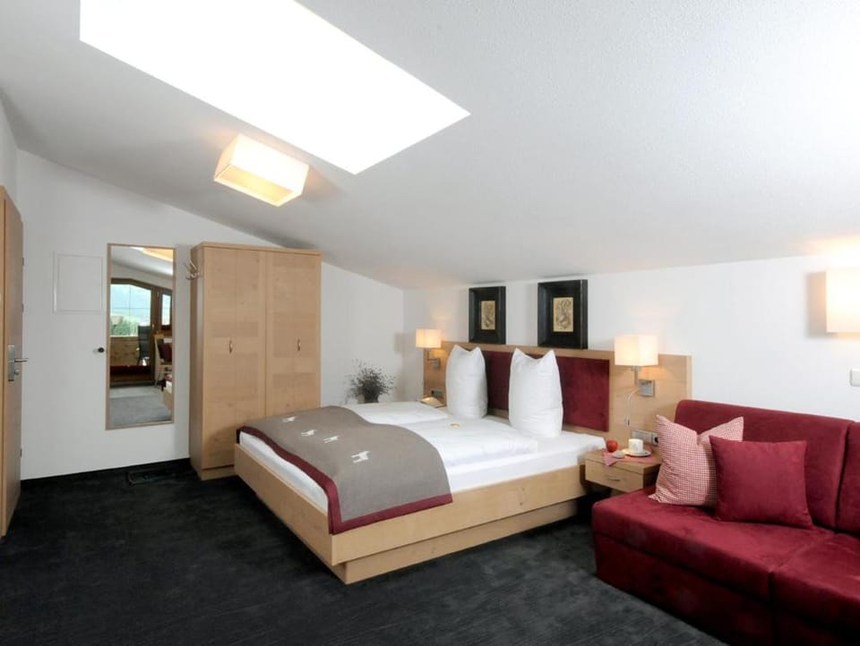 Bed, Seating area