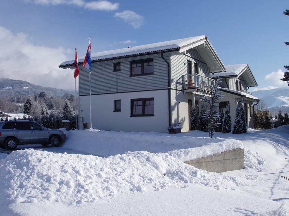 Property building, Staff, Day, Winter, Garden, Garden, Balcony/Terrace, Balcony/Terrace, On site, Mountain view, Family, Family