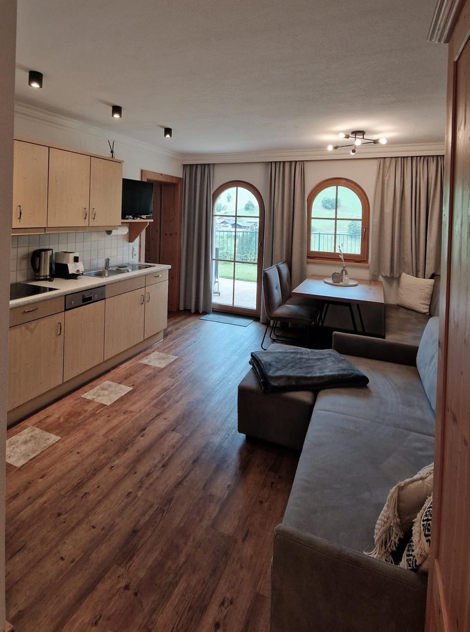 Living room, Seating area, kitchen
