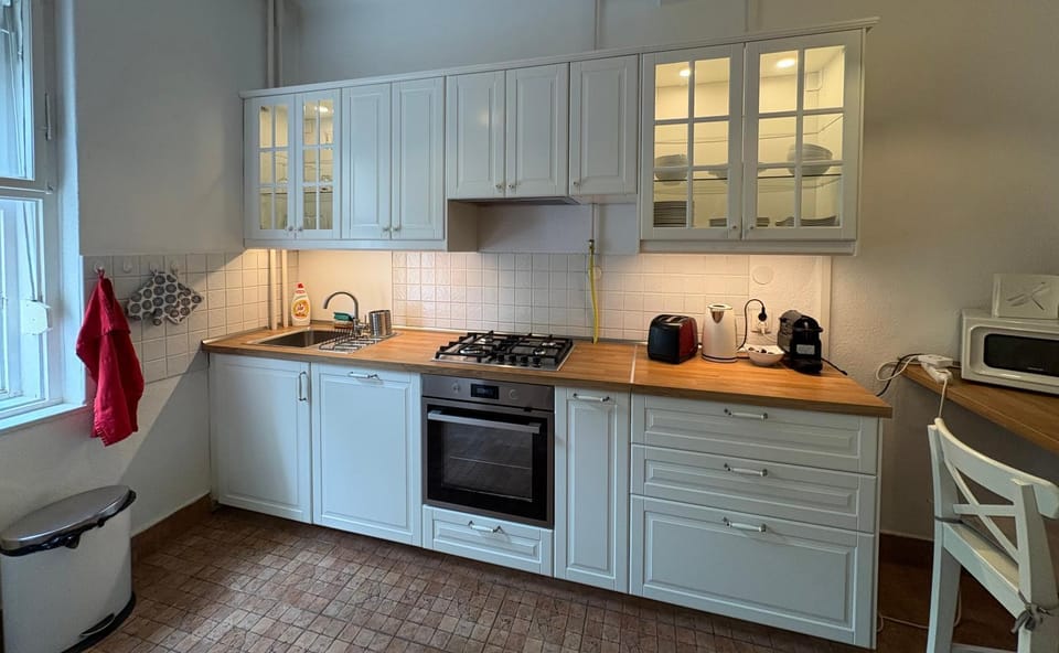 Coffee/tea facilities, Kitchen or kitchenette, oven, toaster