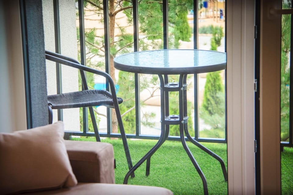 Patio, Day, Balcony/Terrace, Seating area