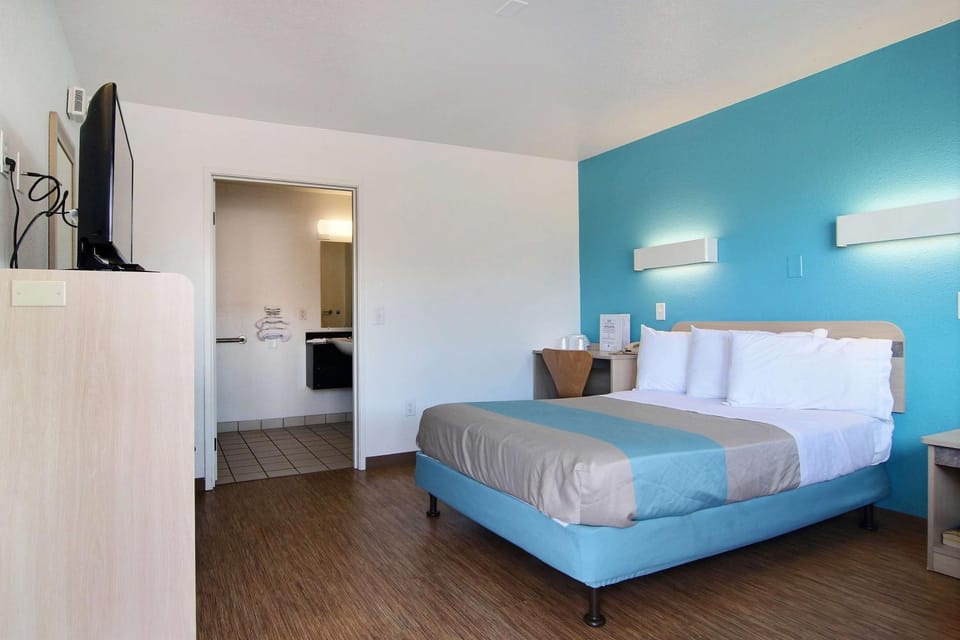 Photo of the whole room, Bedroom, On site